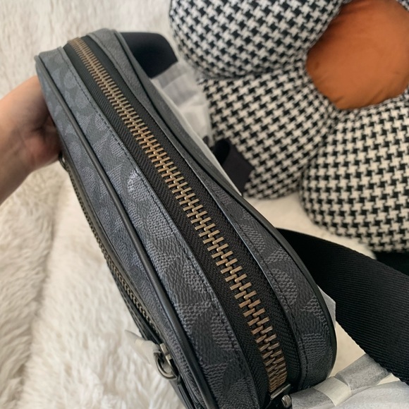 Coach Men's Dylan Signature Crossbody Messenger Bag, NWT, MSRP $395.00 - Picture 4 of 7